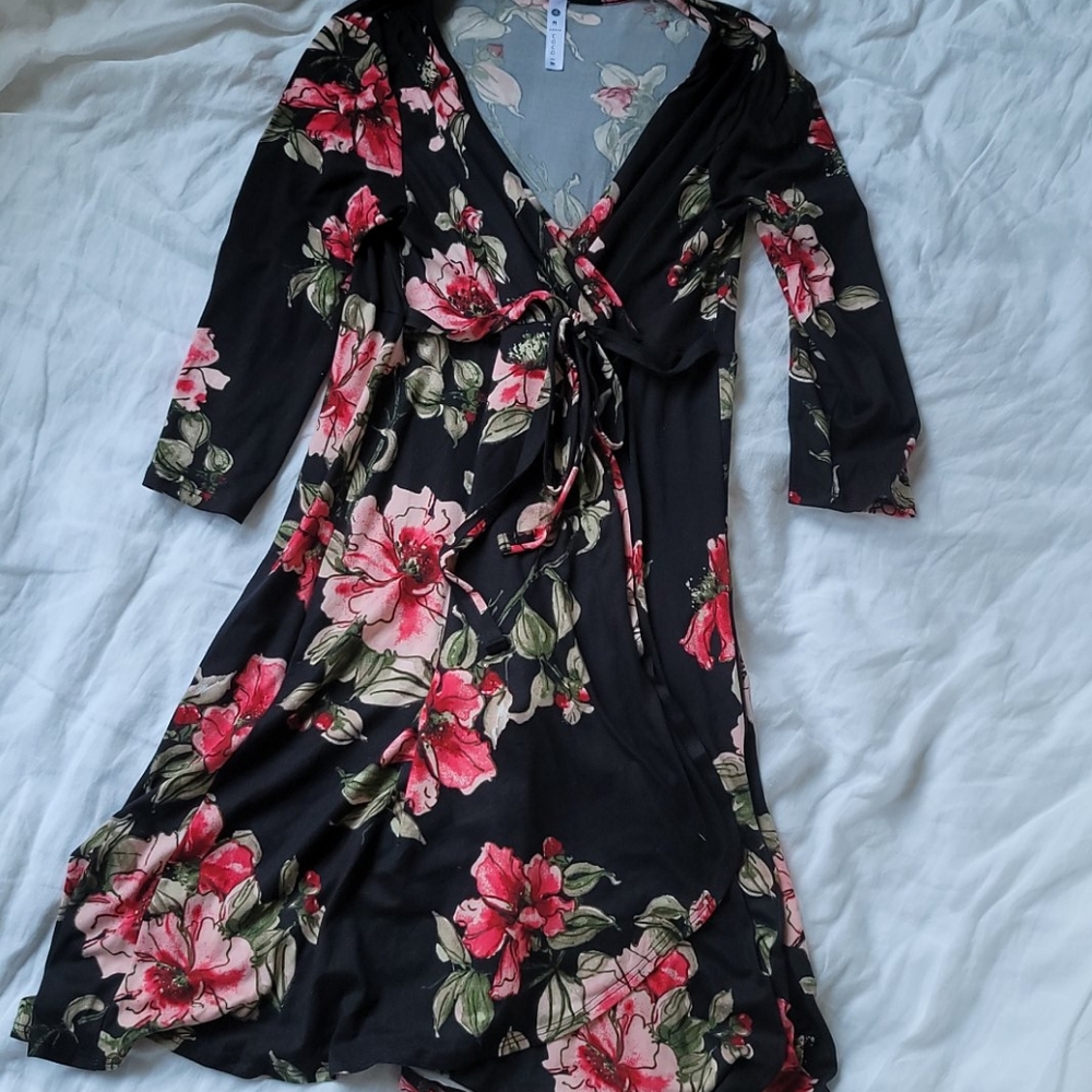 Beachcoco Maternity Dress Black Floral Medium - Picture 2 of 6